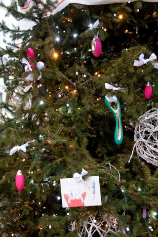 Illustration for article titled Help Save This Christmas Tree Decorated With Sex Toys